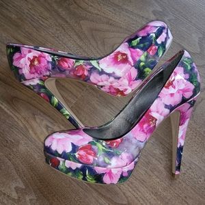 Gorgeous floral G by Guess heels